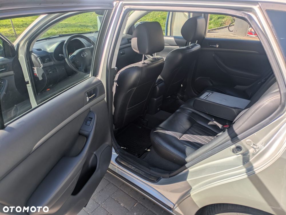 Toyota Avensis 1.8 VVT-i Luna - 16