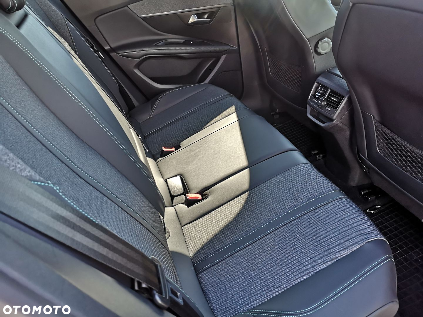 Peugeot 3008 1.2 PureTech Allure Pack S&S EAT8 - 9