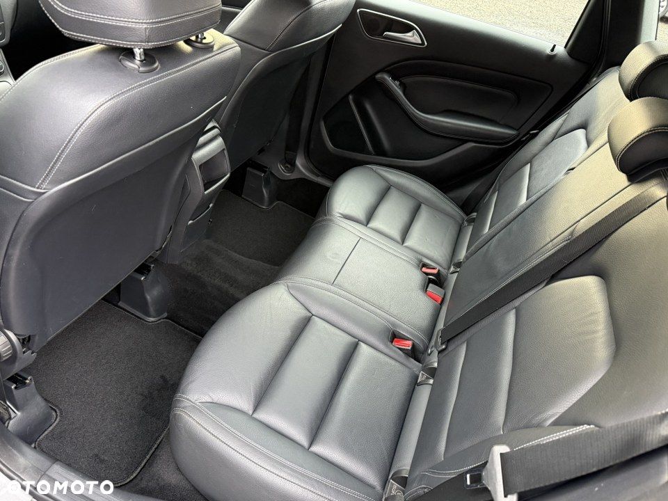 Mercedes-Benz Klasa B 180 (BlueEFFICIENCY) 7G-DCT - 37