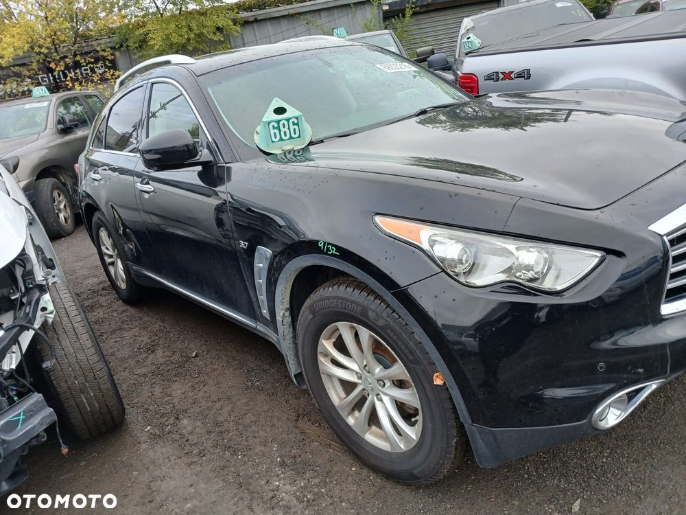 Infiniti QX70 - 2