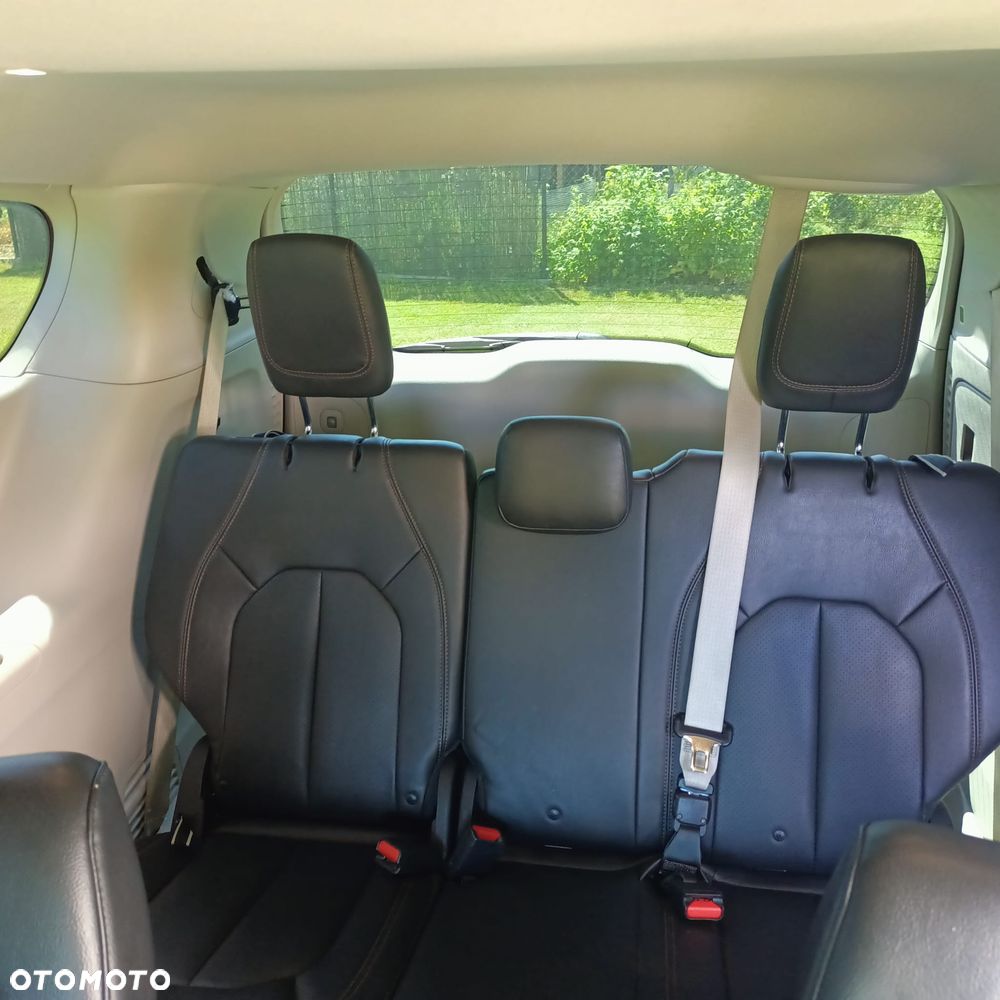 Chrysler Pacifica - 8