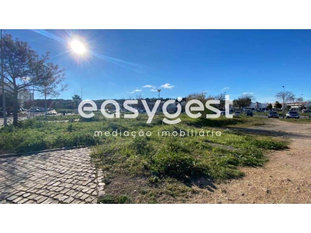 Excelente Terreno Urbano com área de construção de 1604 m2 em Loulé - Grande imagem: 2/12