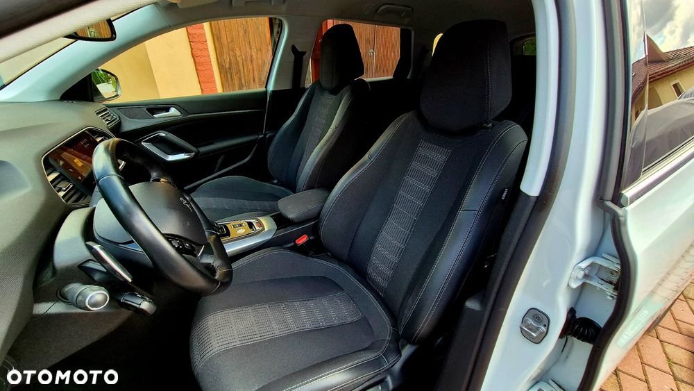 Peugeot 308 SW BlueHDi 130 EAT8 Allure - 14