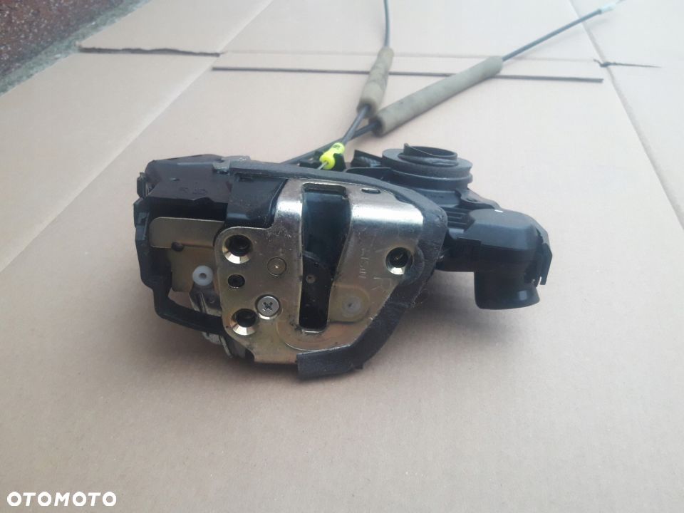 COROLLA E12 HB ZAMEK DRZWI PRAWY PRZÓD 2 PIN EURO - 3