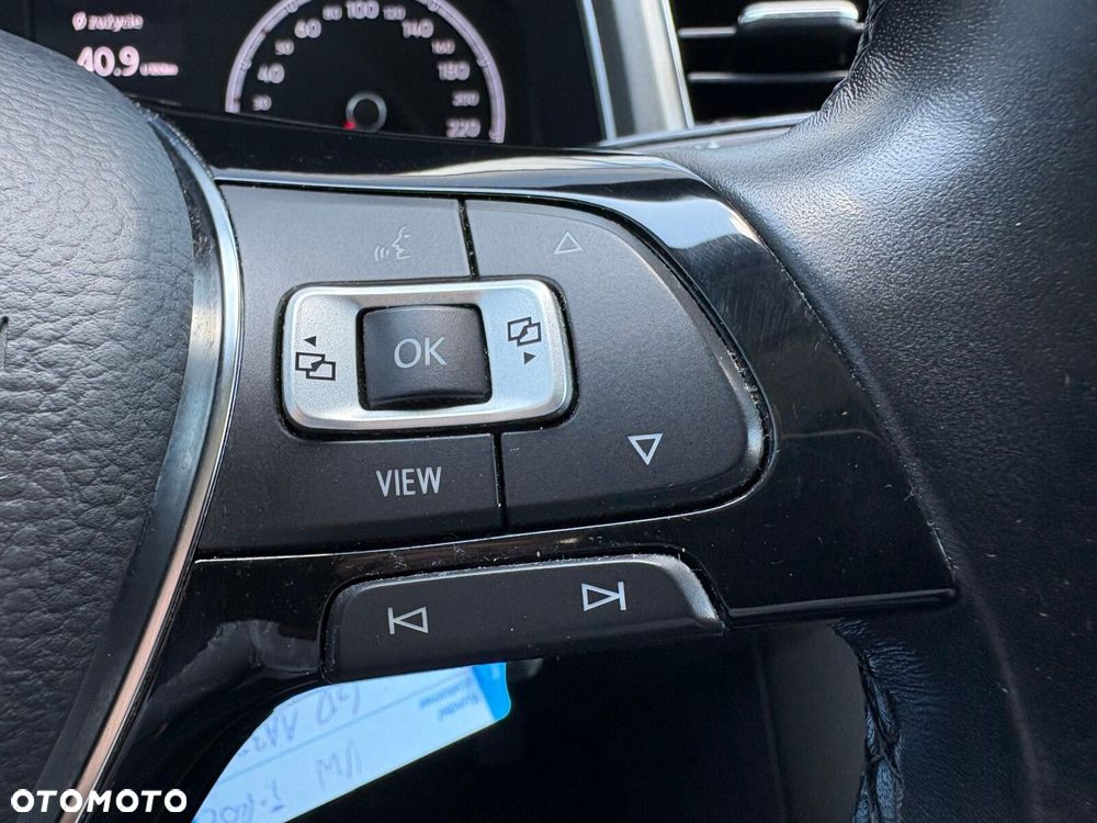 Volkswagen T-Roc - 22
