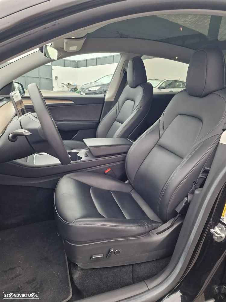 Tesla Model Y Long Range Dual Motor AWD - 12