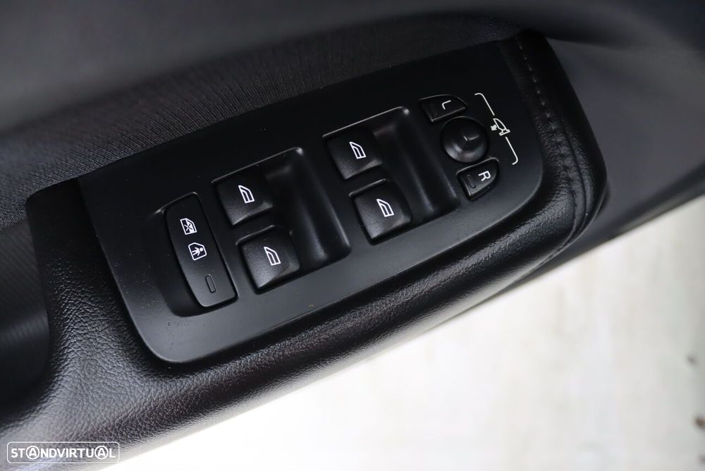 Volvo XC 60 2.0 D4 Inscription AWD Geartronic - 15