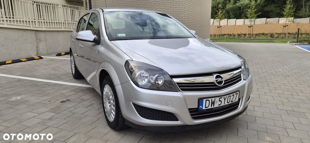Opel Astra 1.6 Essentia - 1