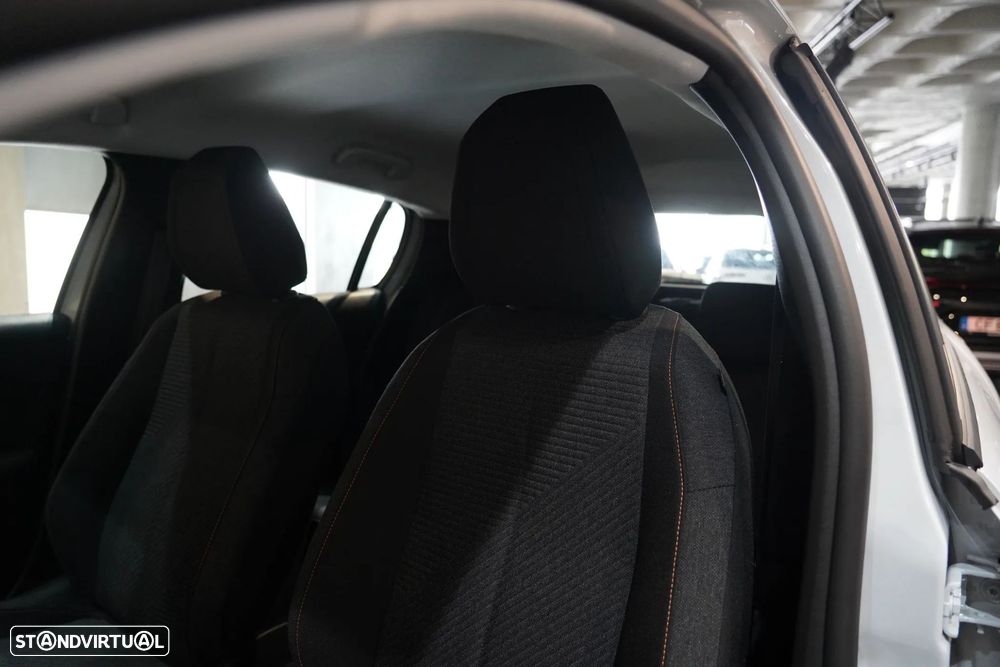 Peugeot 208 - 26