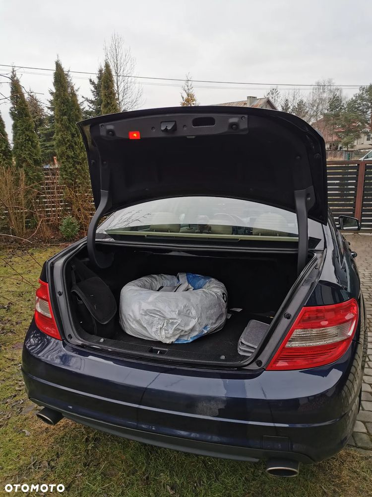 Mercedes-Benz Klasa C 300 4Matic 7G-TRONIC Avantgarde - 17