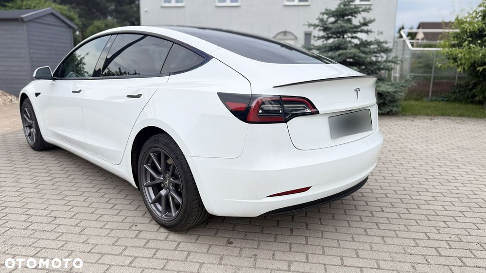 Tesla Model 3 - 7