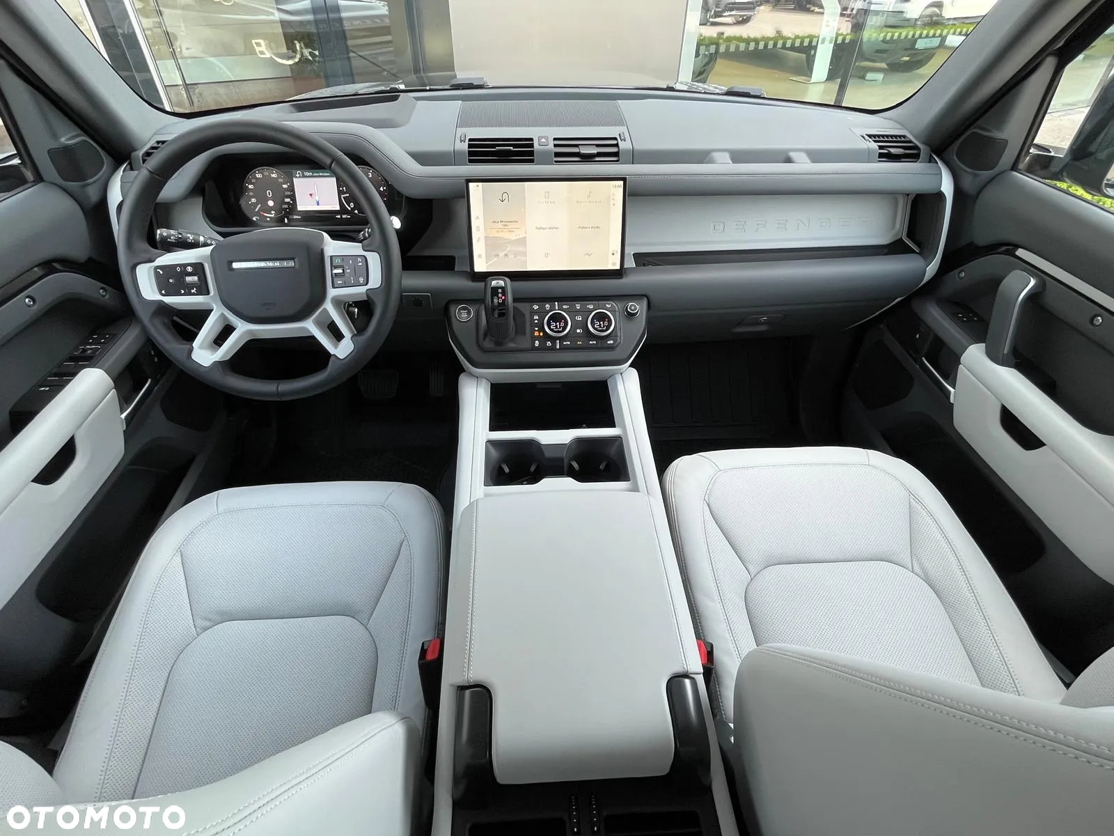 Land Rover Defender - 12