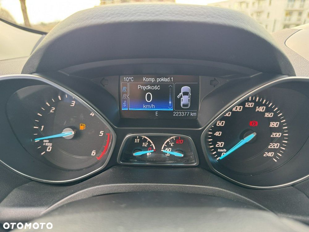 Ford Kuga 2.0 TDCi 2x4 Titanium - 29