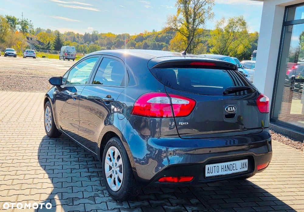 Kia Rio - 4
