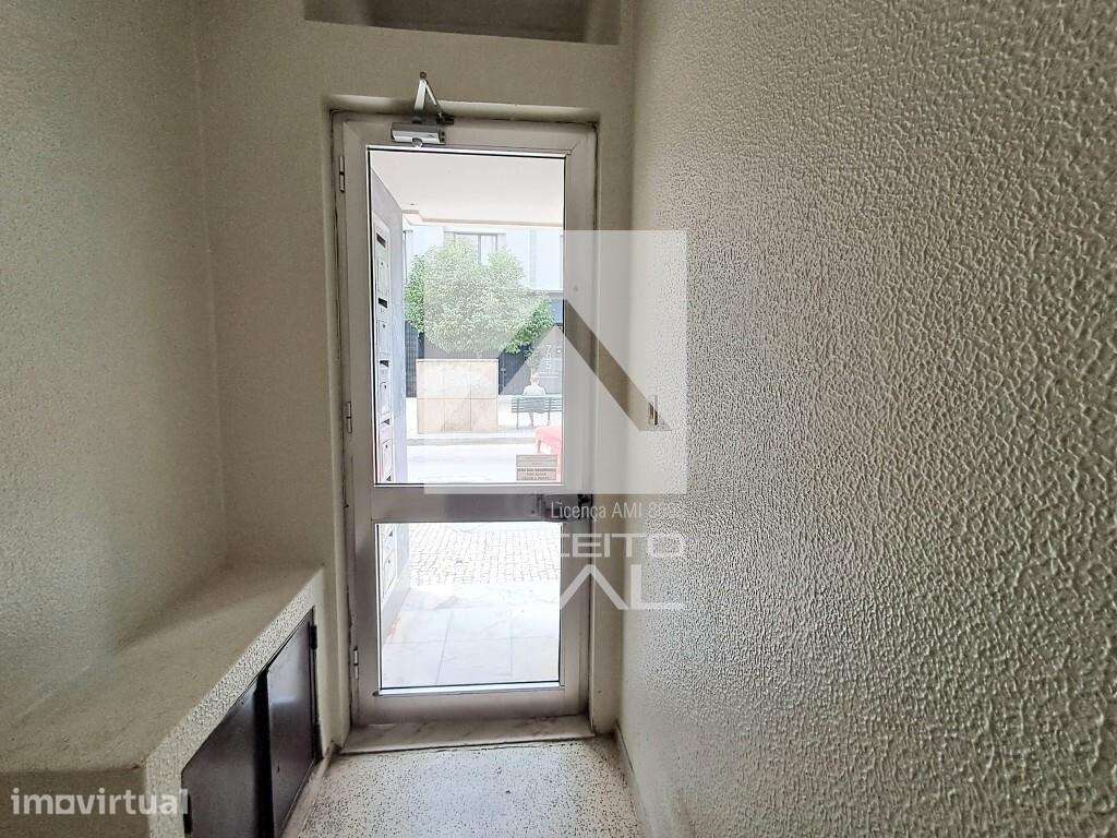Apartamento T1 - P/ Habitar - Renovado c/ Varandas - Centro  Porto (a - Grande imagem: 2/28