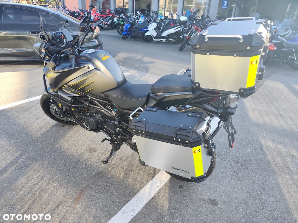 QJMOTOR SRT900S - 18