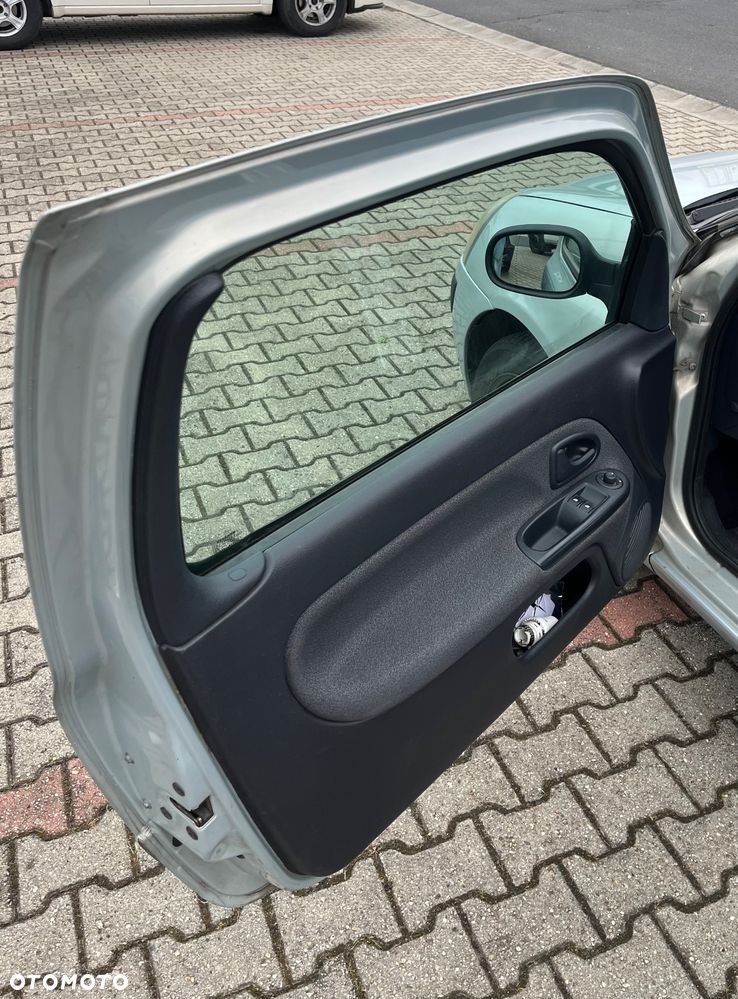 Renault Clio 1.2 16V Arctica - 9