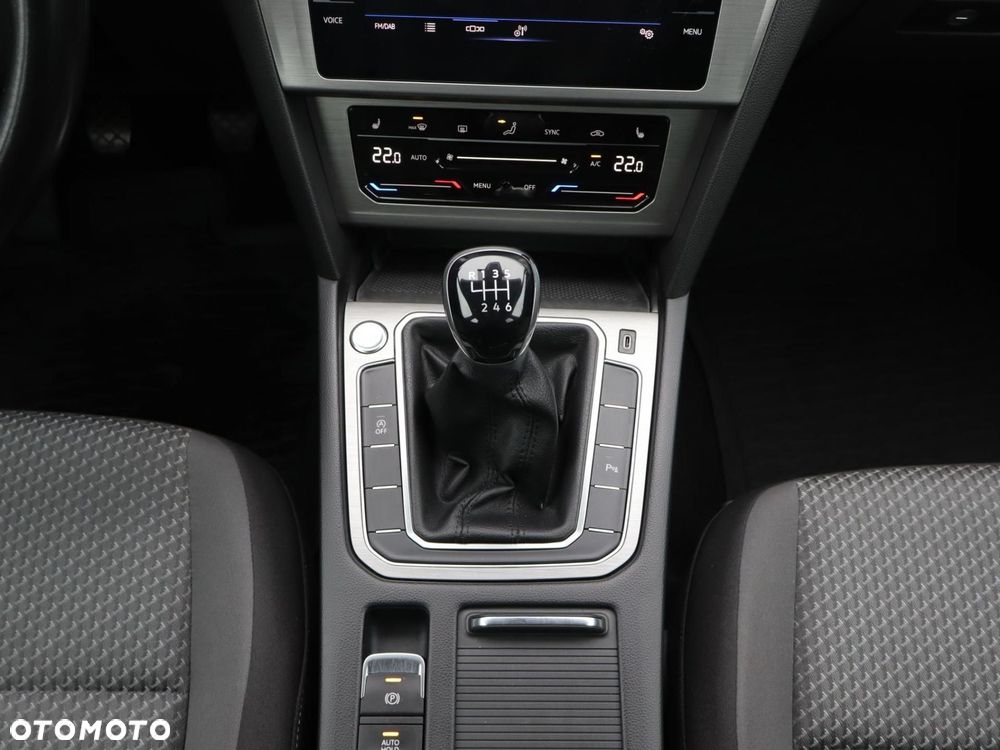 Volkswagen Passat - 11