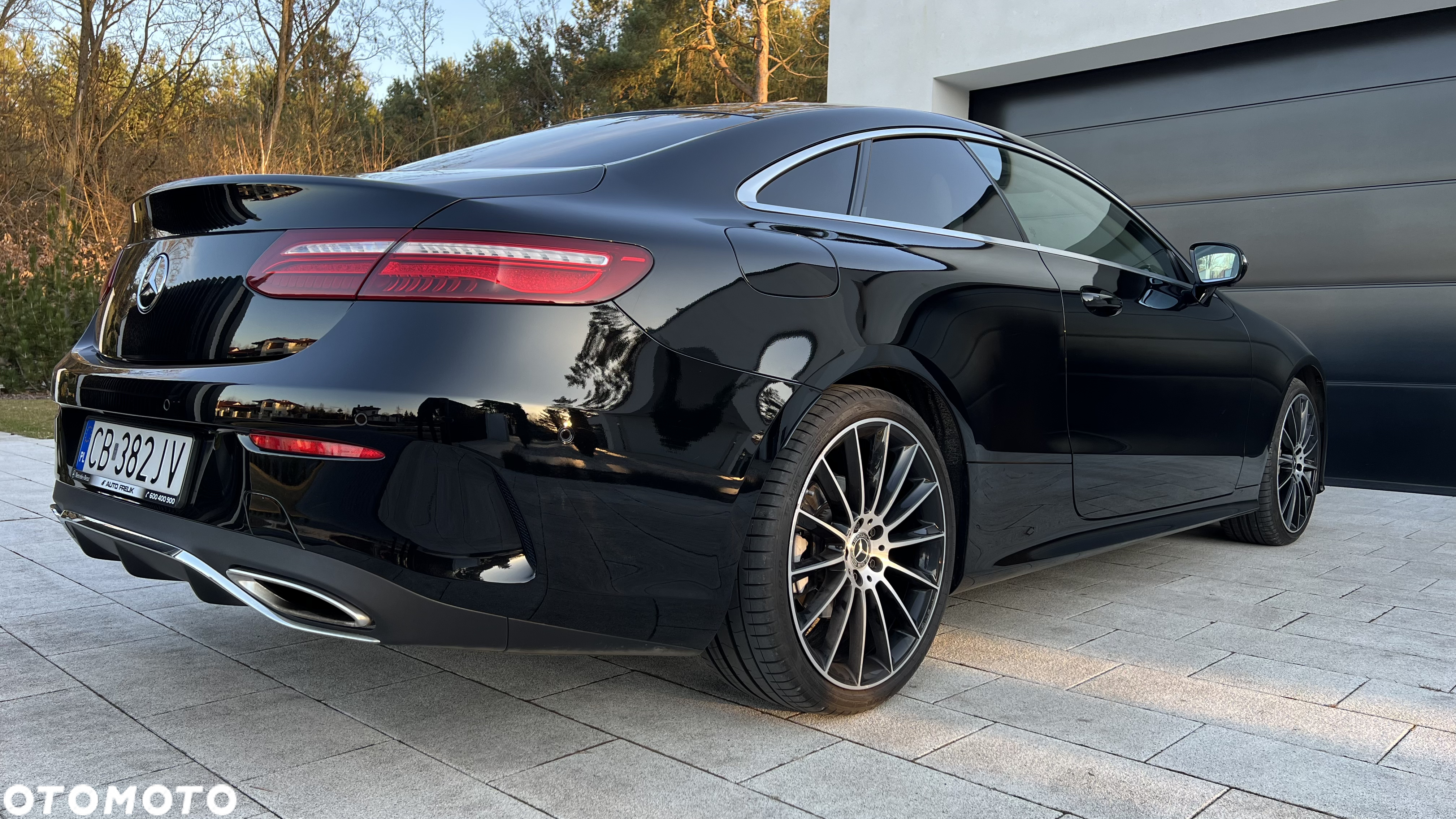 Mercedes-Benz Klasa E 300 Coupe 9G-TRONIC - 10