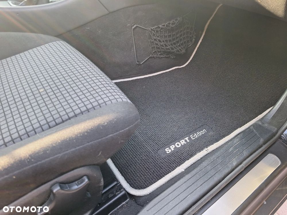 Mercedes-Benz Klasa C 180 Kompressor Sport Edition - 27