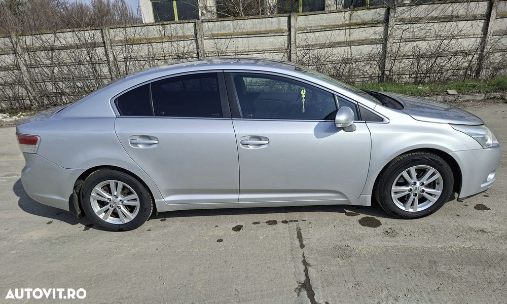 Toyota Avensis - 2