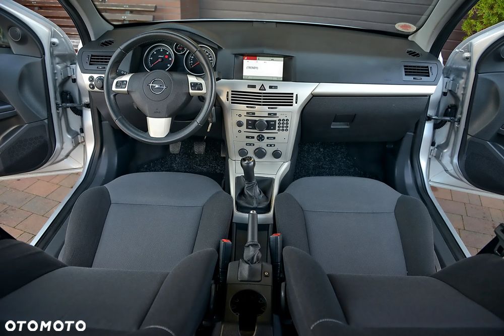 Opel Astra 1.9 CDTI Cosmo - 32