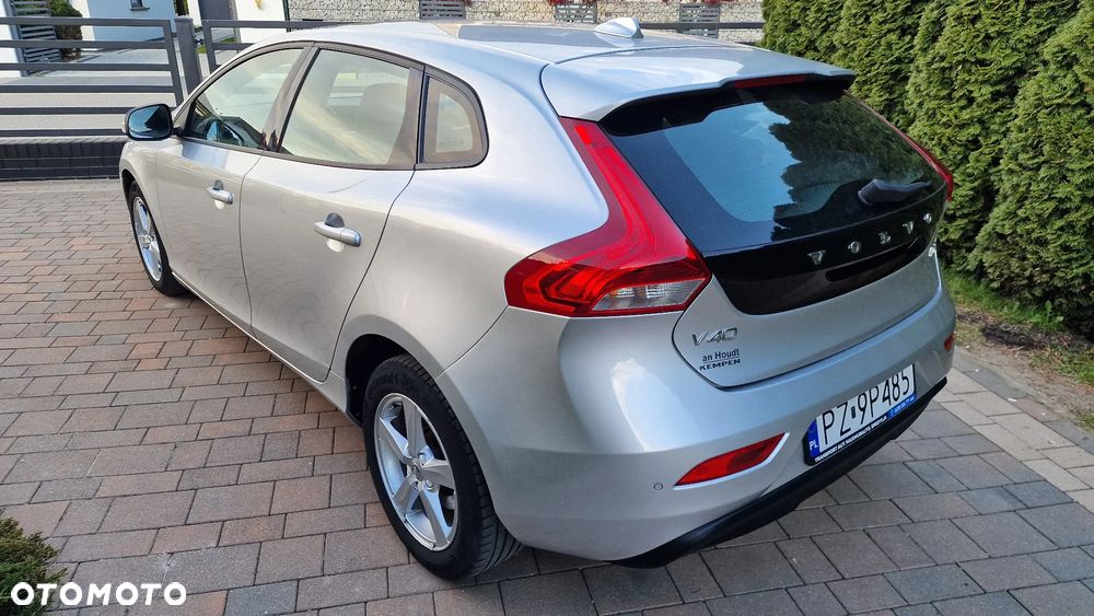 Volvo V40 D2 Momentum - 16