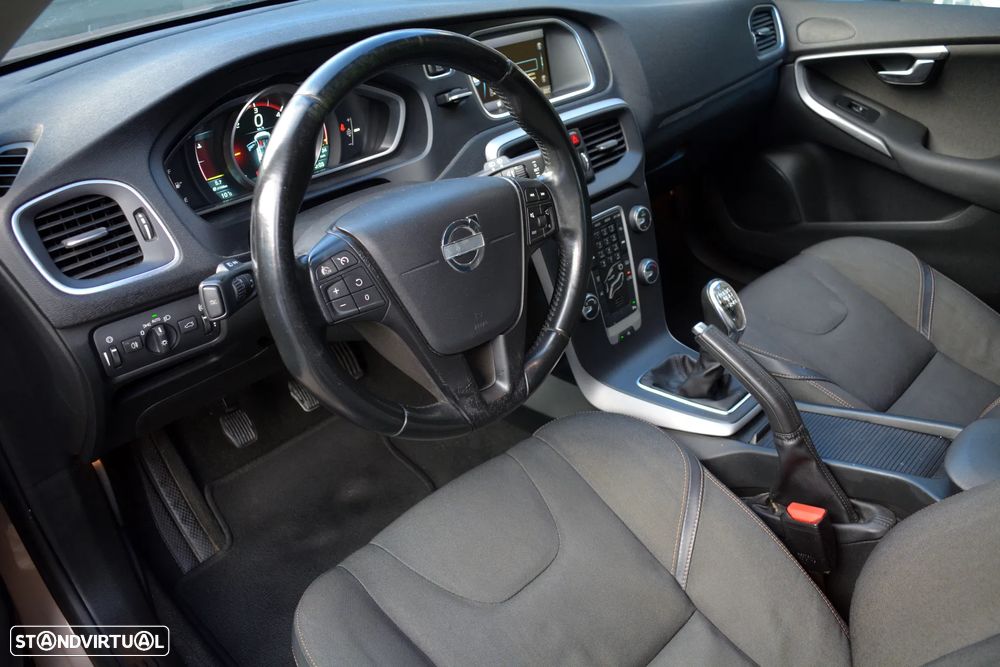 Volvo V40 Cross Country 1.6 D2 Momentum - 4