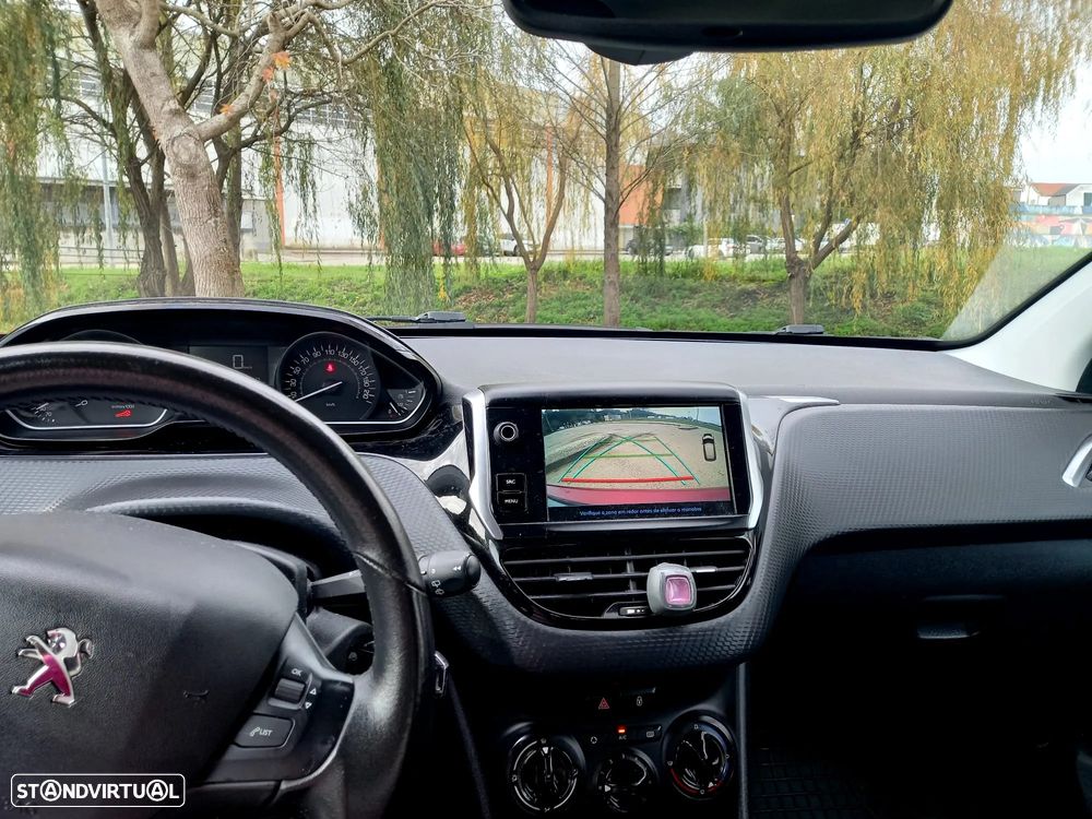 Peugeot 208 1.2 PureTech Style - 10