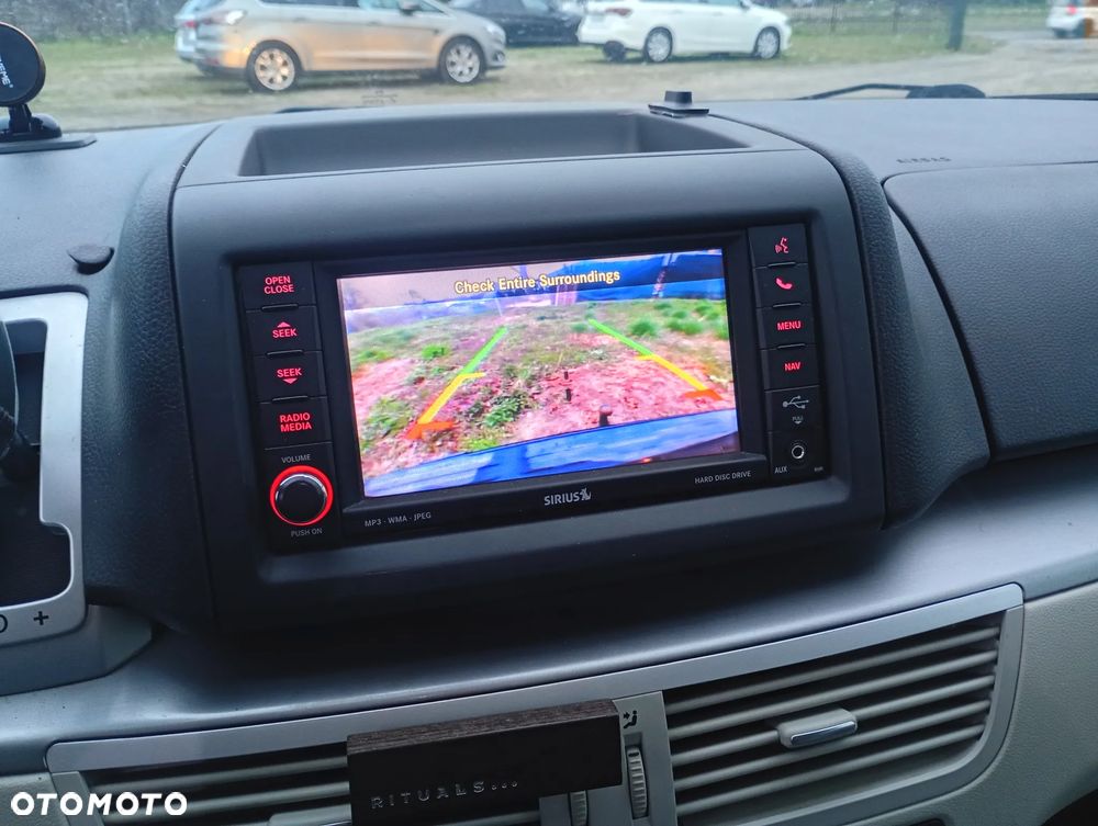 Volkswagen Routan - 17