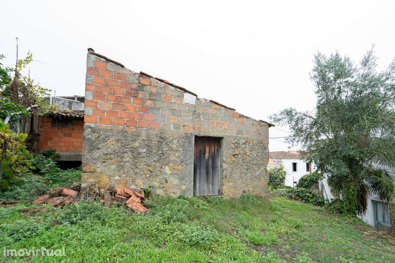 Moradia para recuperar - Semide - Grande imagem: 5/10