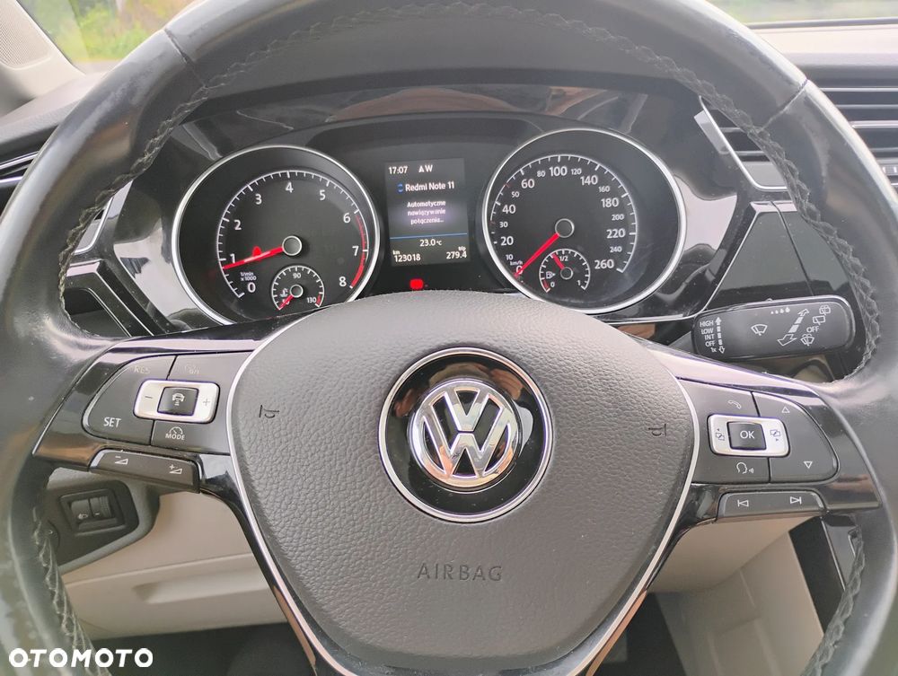 Volkswagen Touran - 25