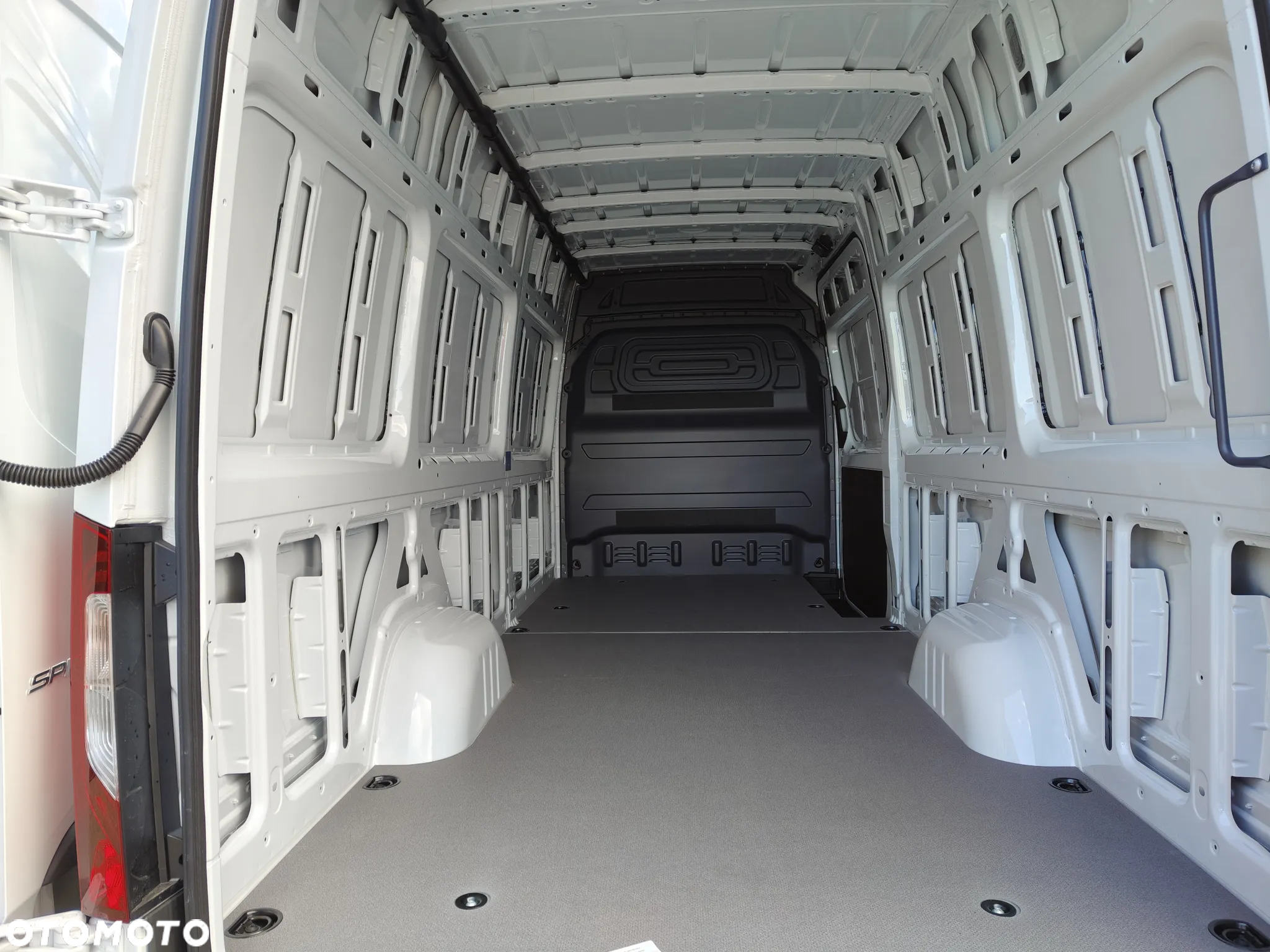 Mercedes-Benz Sprinter - 10