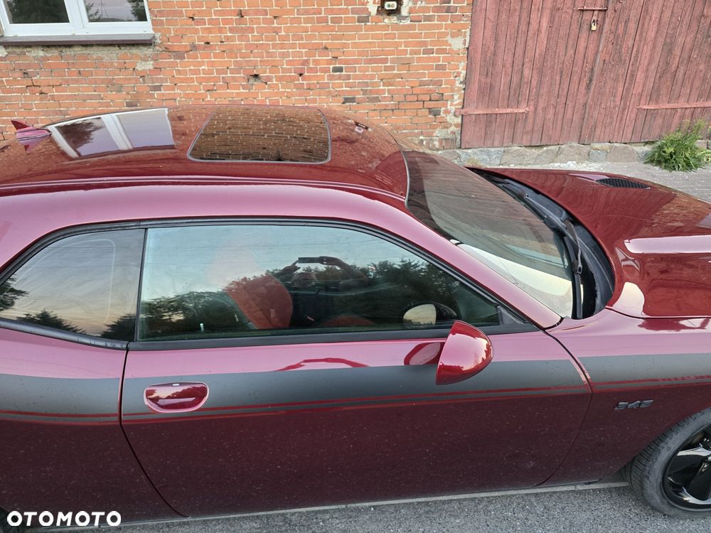 Dodge Challenger - 12