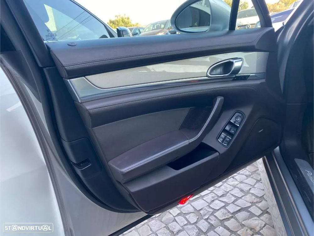 Porsche Panamera S Hybrid J19 - 18