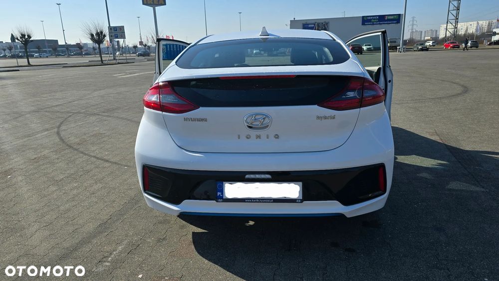 Hyundai IONIQ Hybrid Platinum - 4