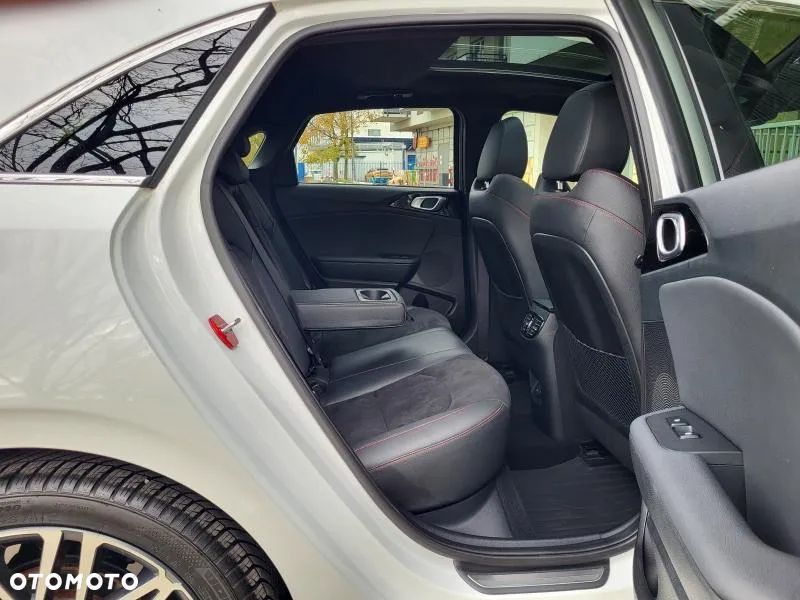 Kia Ceed 1.6 T-GDI GT DCT - 34