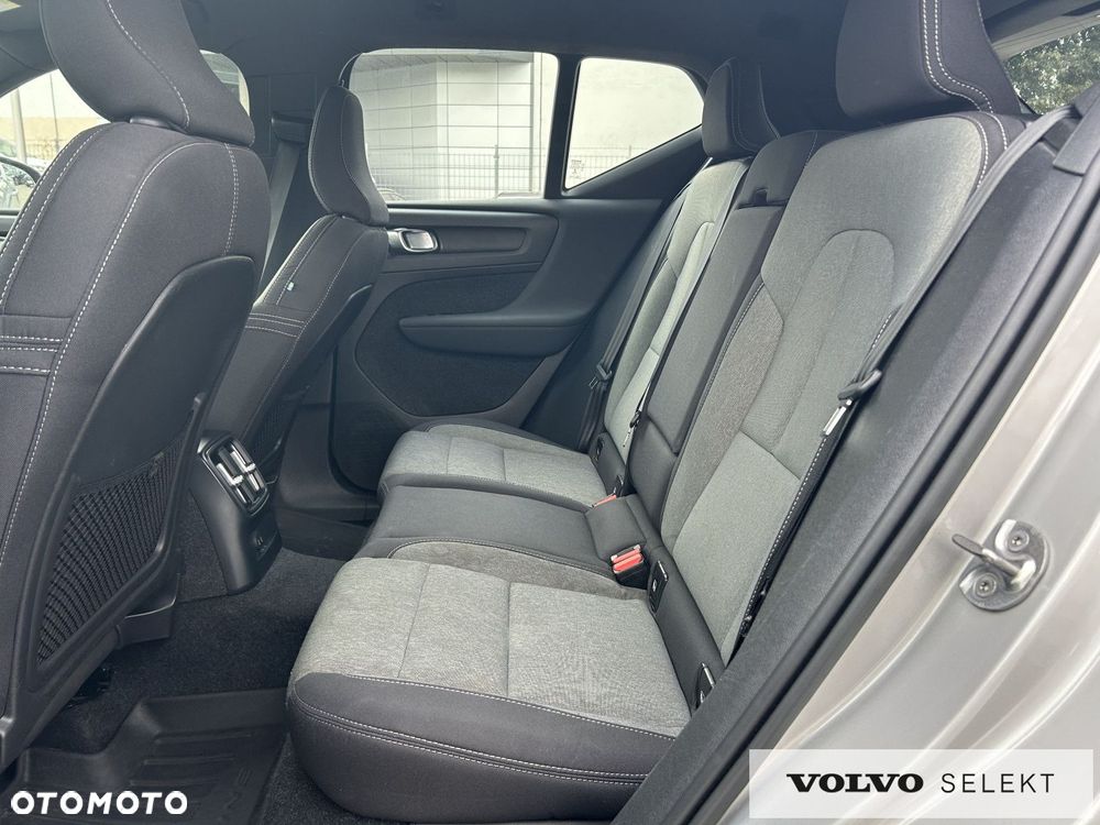 Volvo XC 40 - 25