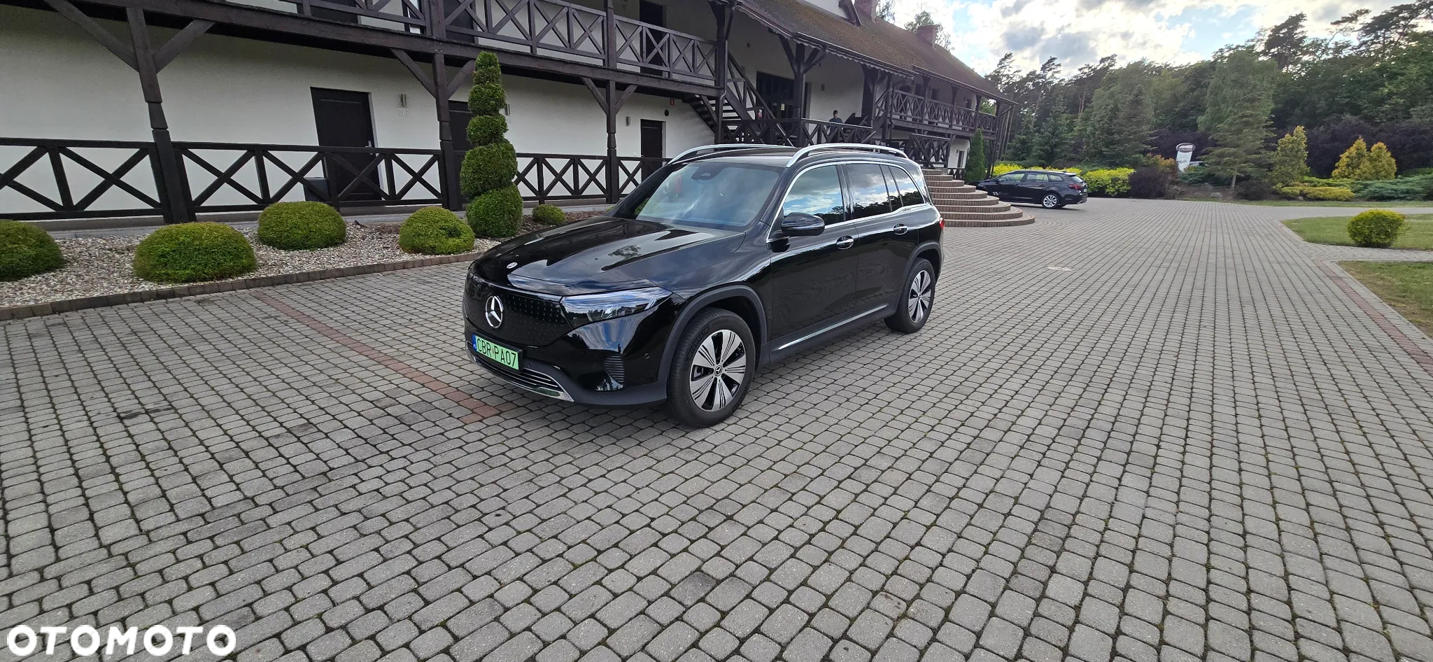 Mercedes-Benz EQB - 2