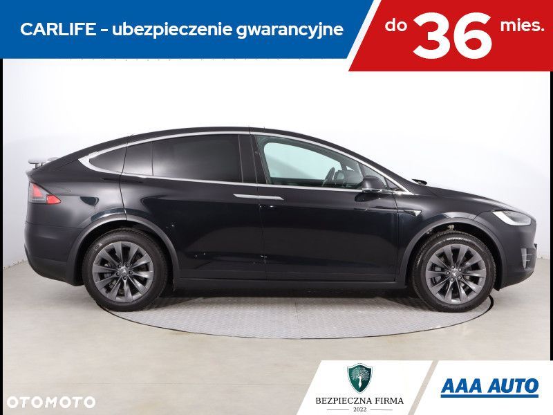 Tesla Model X - 7