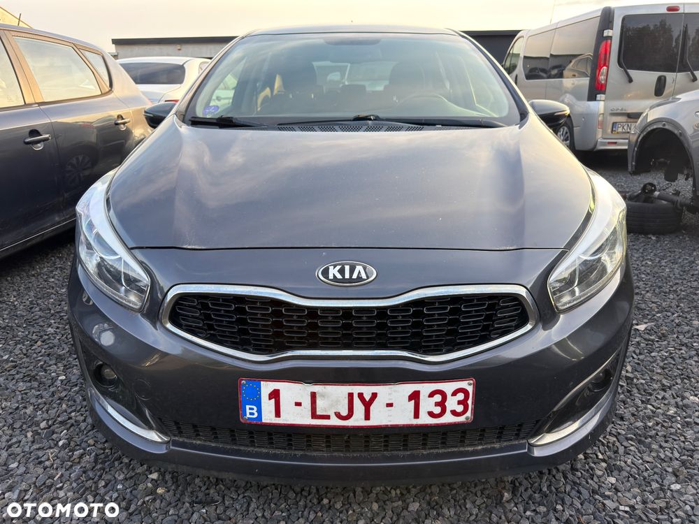 Kia Ceed 1.4 CVVT UEFA EURO 2016 - 4