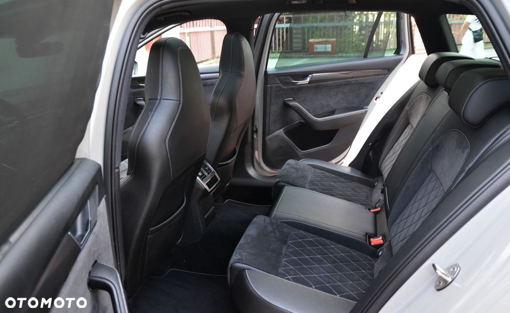 Skoda Superb 2.0 TDI SCR 4x4 Sportline DSG - 5
