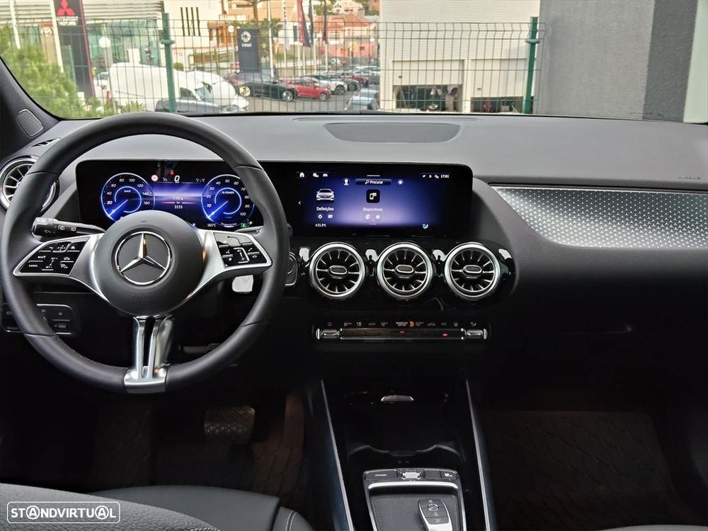 Mercedes-Benz EQA - 8