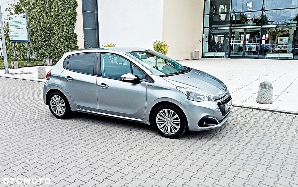 Peugeot 208 2019 photo 2