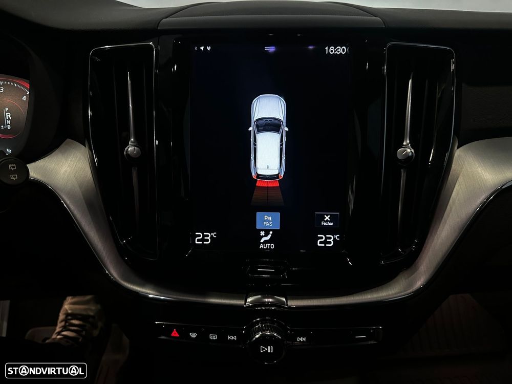 Volvo XC 60 2.0 D4 Momentum AWD Geartronic - 25