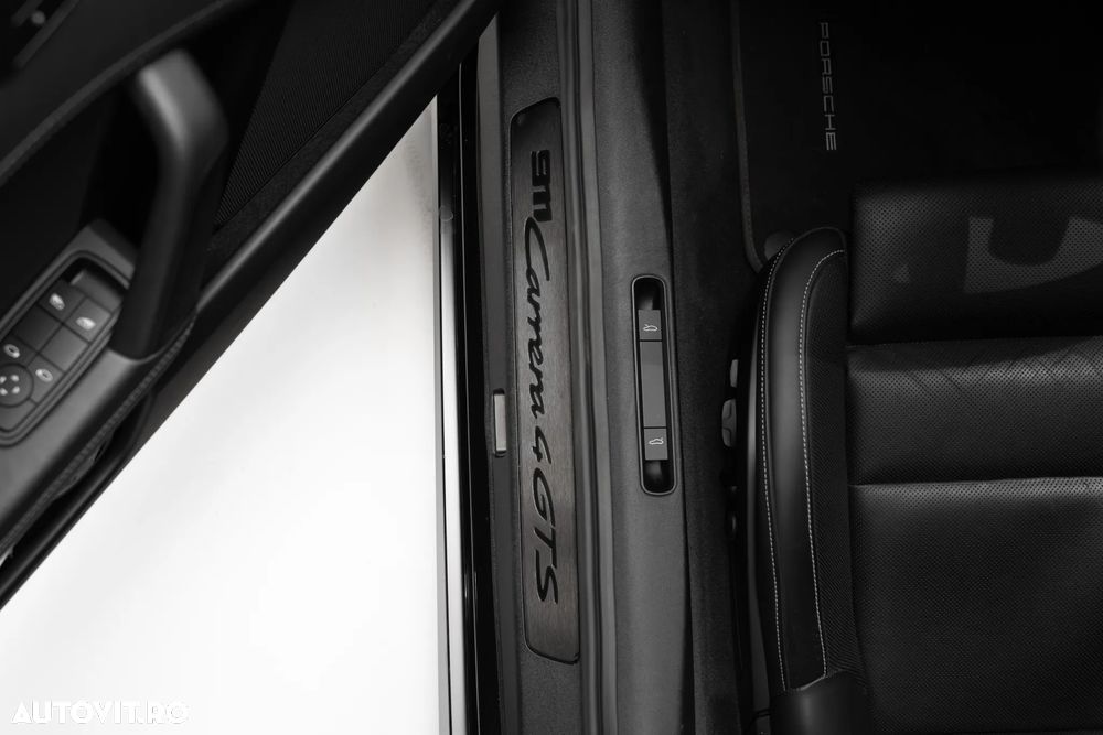 Porsche 911 4 GTS PDK - 21