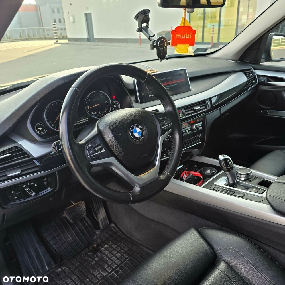 BMW Seria 5 525d Sport - 8