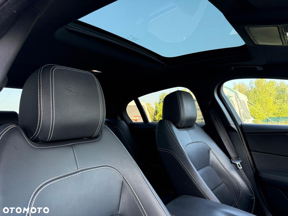 Jaguar XE 2.0 D180 R-Dynamic SE - 20