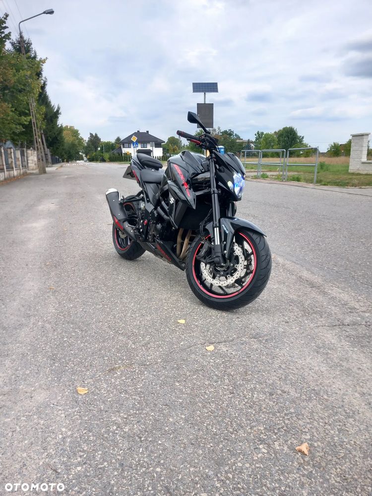 Suzuki GSX - 8
