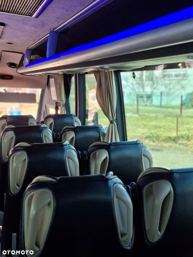 Mercedes-Benz 818 - 21